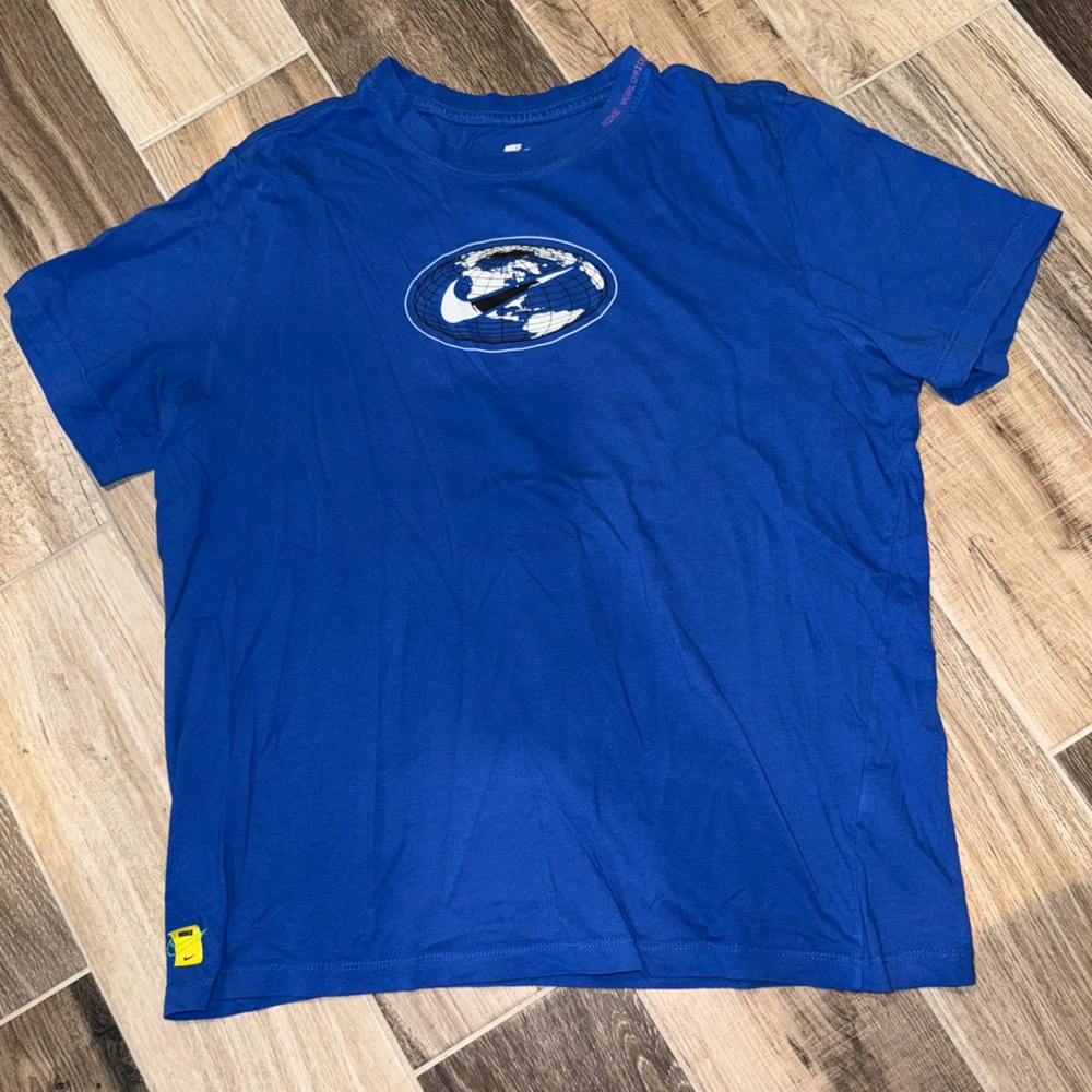 Nike worldwide “the Nike Tee” men’s large EUC